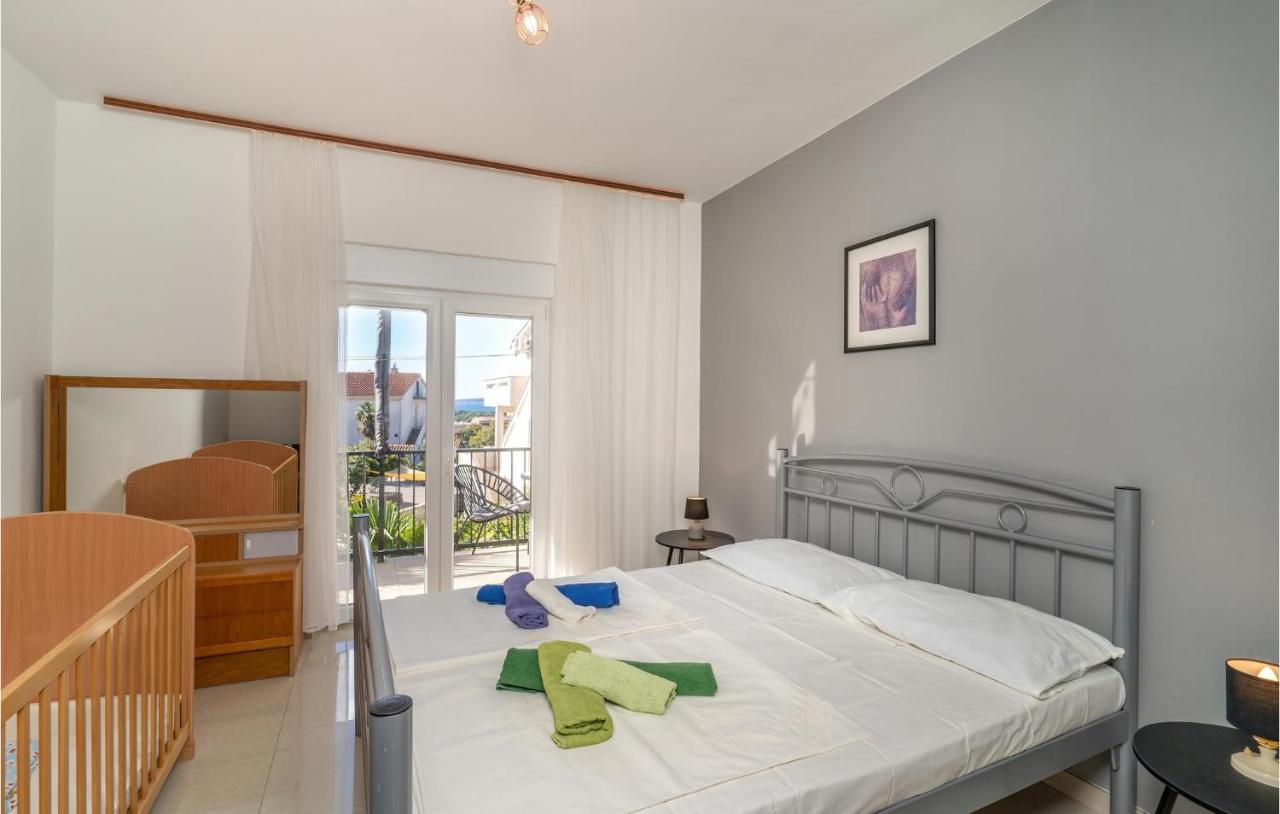 Cozy Apartment In Krk With Kitchen Крк Экстерьер фото