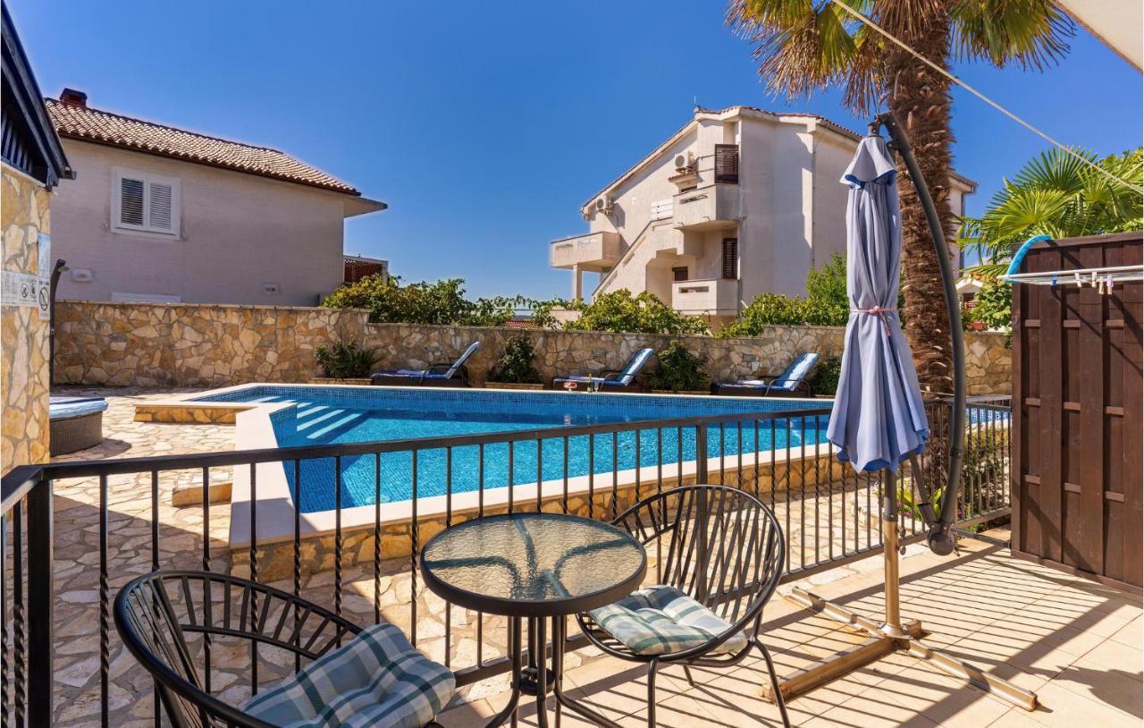 Cozy Apartment In Krk With Kitchen Крк Экстерьер фото