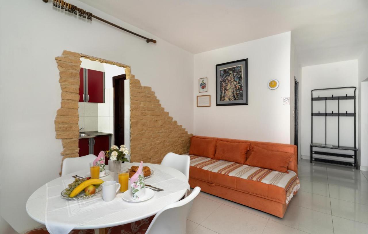Cozy Apartment In Krk With Kitchen Крк Экстерьер фото