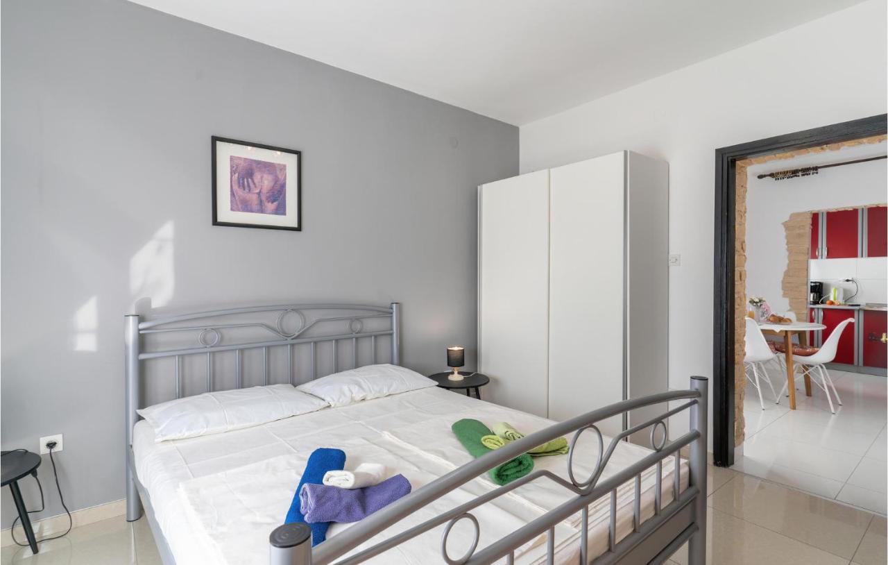 Cozy Apartment In Krk With Kitchen Крк Экстерьер фото